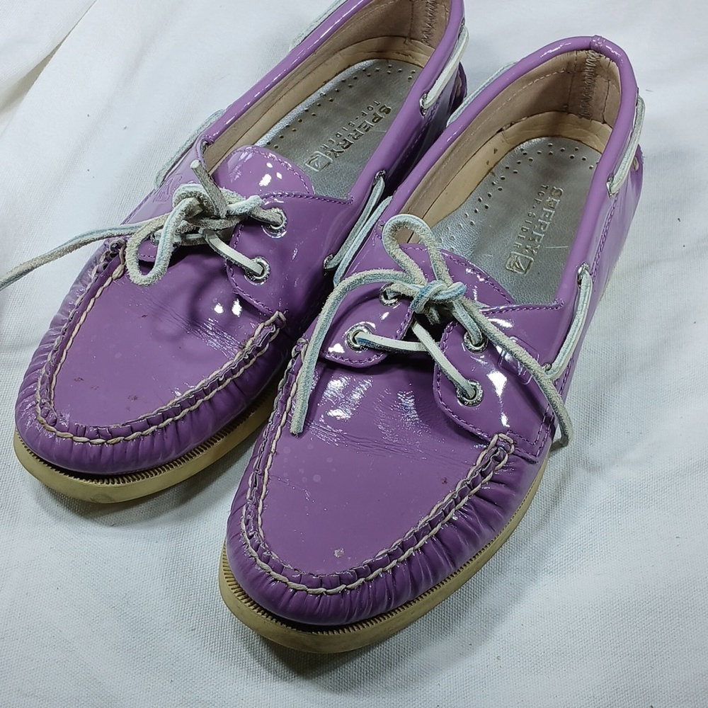 Sperry Women’s Purple Patent Leather Boat Shoes size